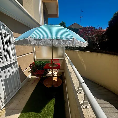 - Cosy Le Rouge Avec Terrasse Apartment *